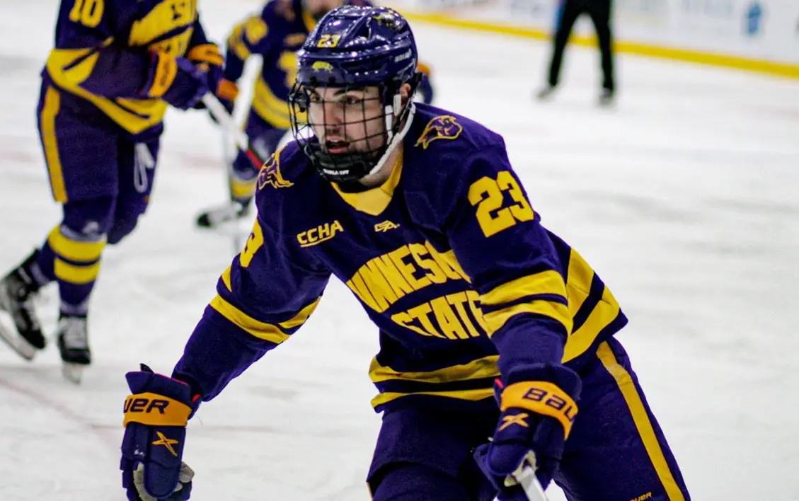 Jake Livingstone signed a contract with the Nashville Predators.